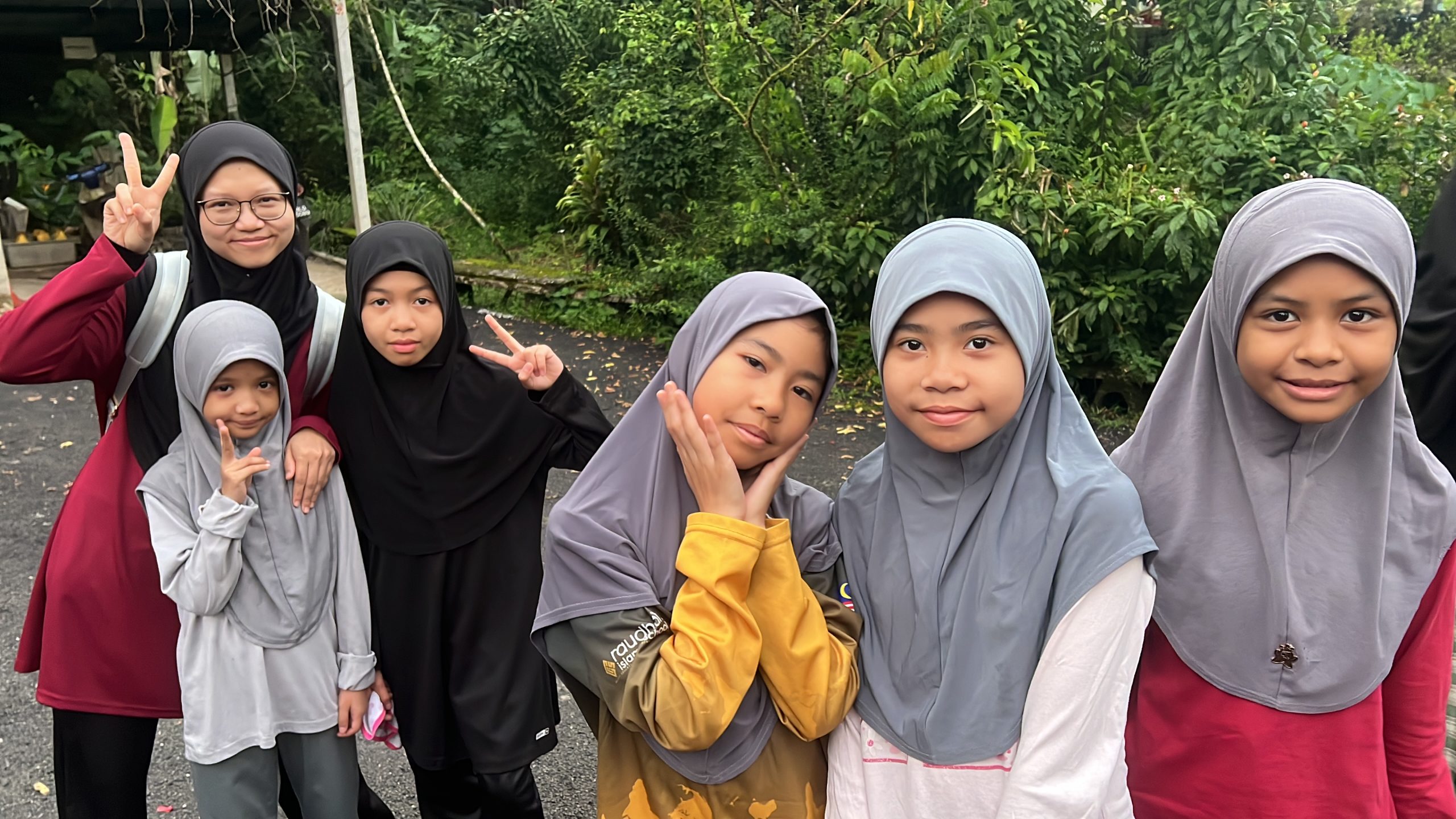 Gambar Leadership Camp, Guru RIS bersama murid