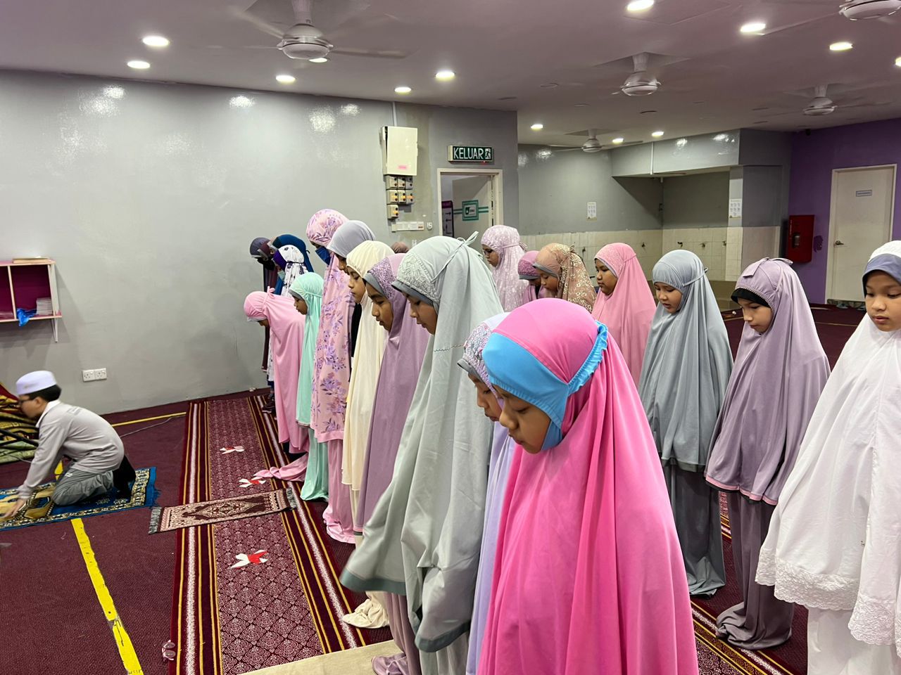 Solat Zuhur Berjemaah